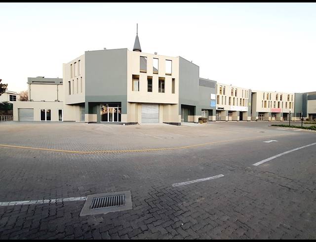 429M² SHOWROOM TO LET IN HALFWAY HOUSE